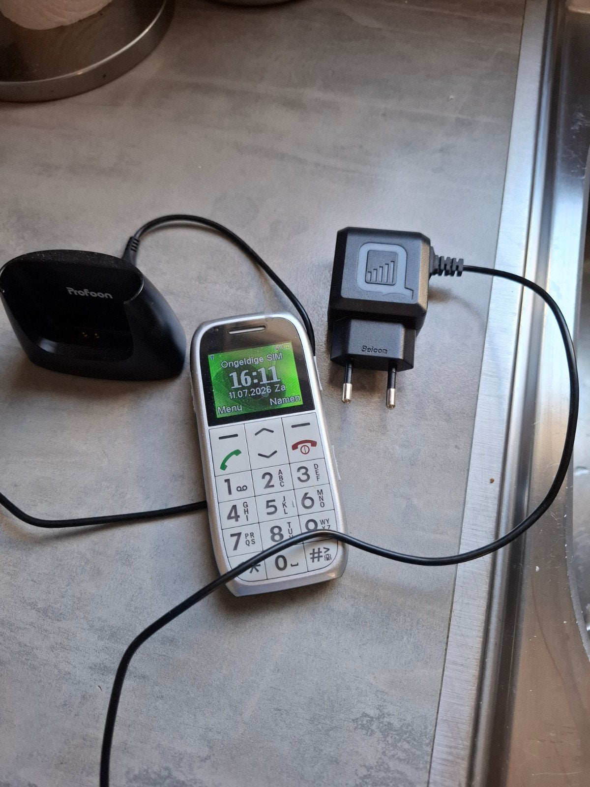 Profoon Seniorentelefoon met Oplaadstation, Geen camera, Ophalen of Verzenden, Zo goed als nieuw, Klassiek of Candybar