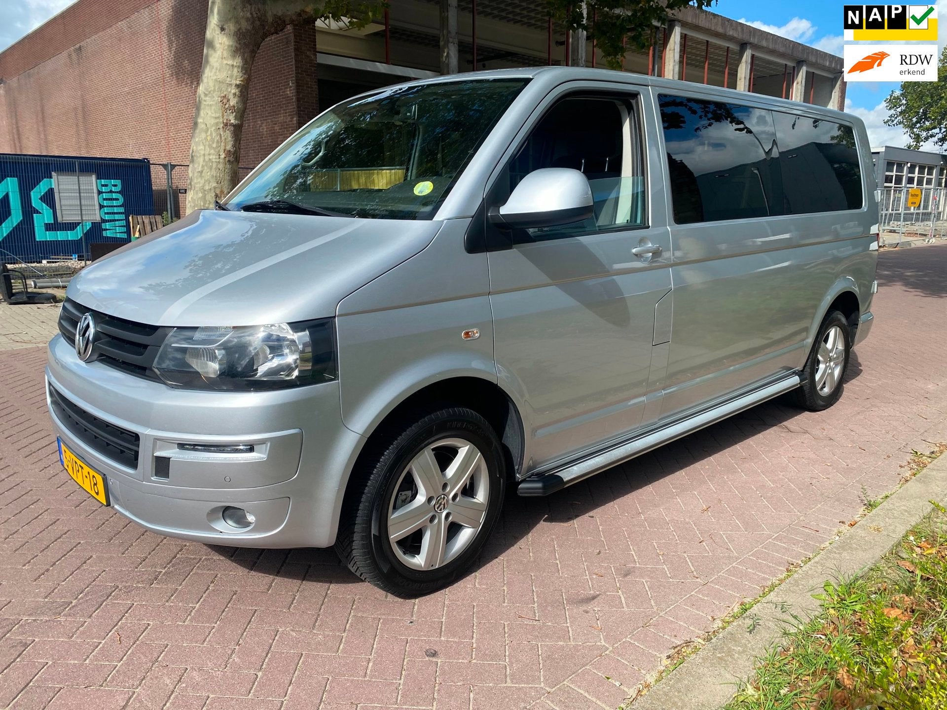 Volkswagen Transporter 2.0 TDI L2H1 DC Comfortline / Automaa, Auto's, Bestelauto's, Euro 5, Stof, Gebruikt, Zwart
