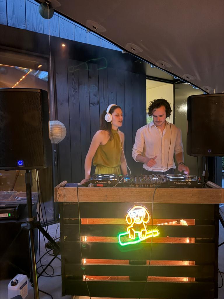 DJ Booth te huur (voor trouwfeest, verjaardag, enz), Ophalen of Verzenden, Zo goed als nieuw