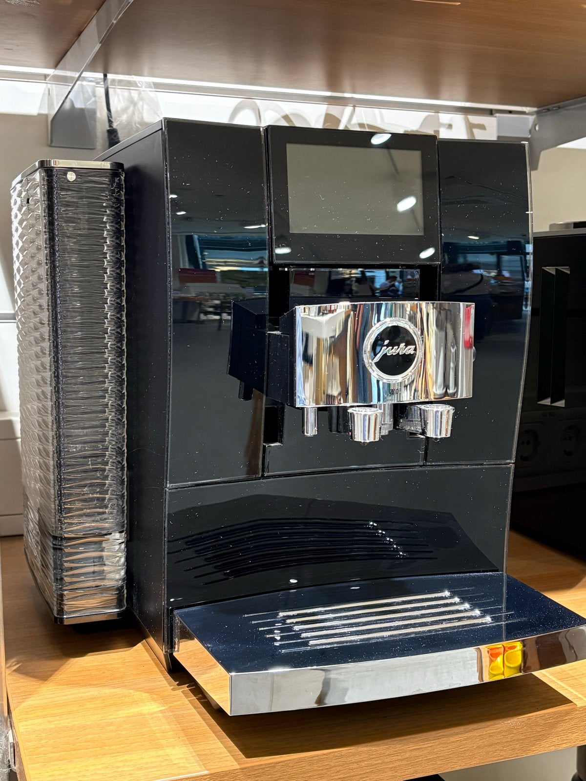Jura Z10 (EB) Volautomatische Espressomachine - 30% KORTING, Afneembaar waterreservoir, Espresso apparaat, 10 kopjes of meer, Zo goed als nieuw