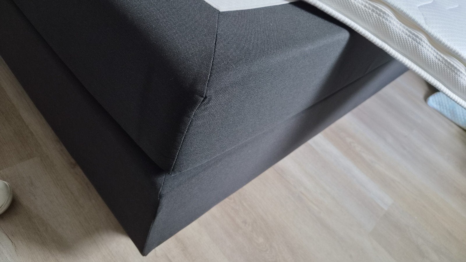 Foto 4 van Tweepersoons boxspring 180x200 met matras en topper