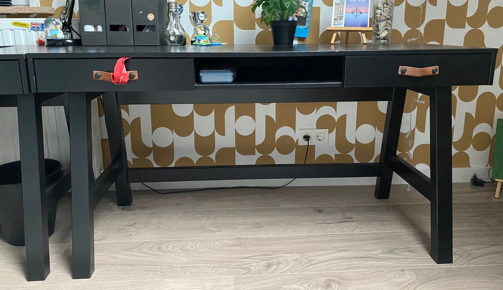 Zwart buro - bureau - sidetable van Karwei, Ophalen, Gebruikt, Zwart, Spaanplaat of MDF