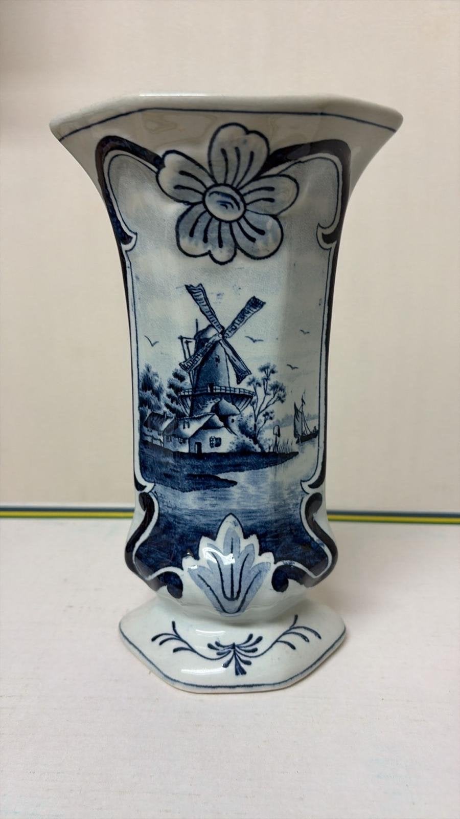 Delfts Blauw vaas en pot met deksel - Molen en zeilschip, Ophalen