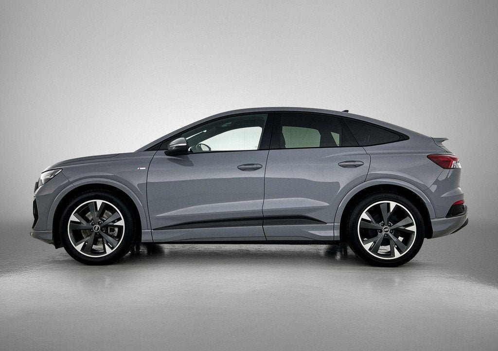 Audi Q4 Sportback e-tron 45 quattro S Edition 82 kWh | S-lin, Auto's, Audi, Gebruikt, Zwart, 82 kWh, 450 min