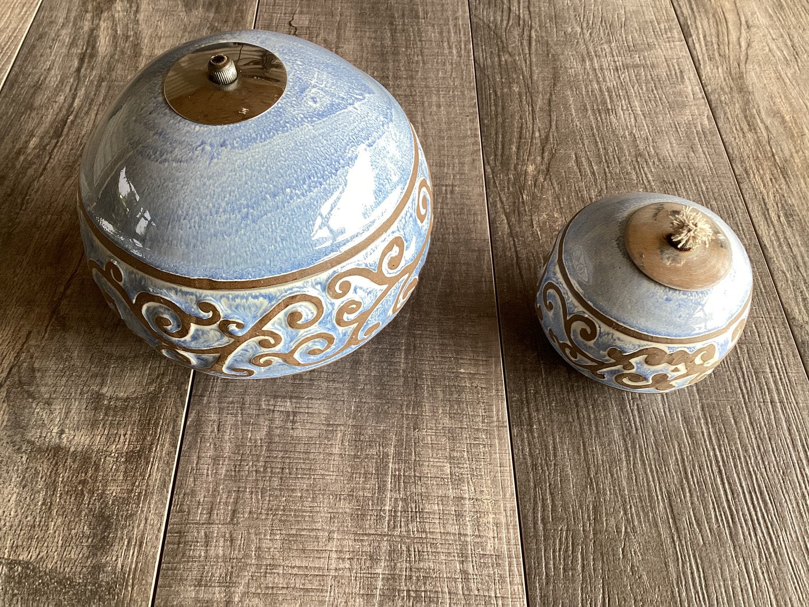 Grote en kleine stenen bollen die kunnen branden op olie, Ophalen