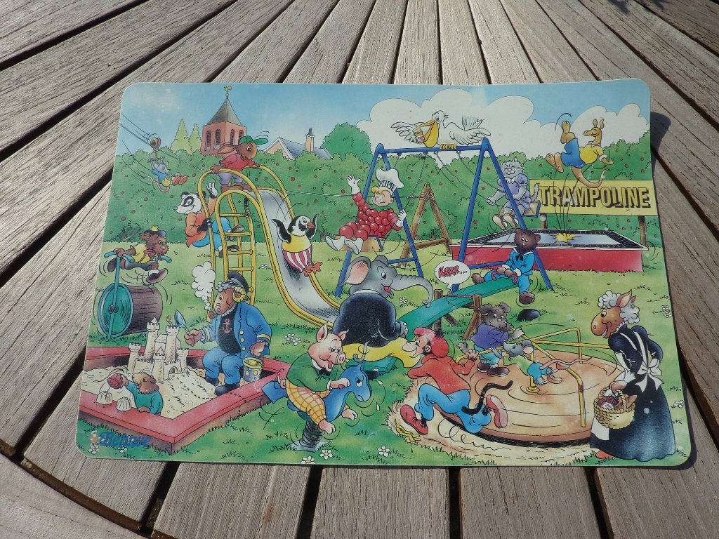 Twee placemats met dieren uit Flipje Tiel in de speeltuin, Verzamelen, Ophalen of Verzenden, Gebruikt, Gebruiksvoorwerp