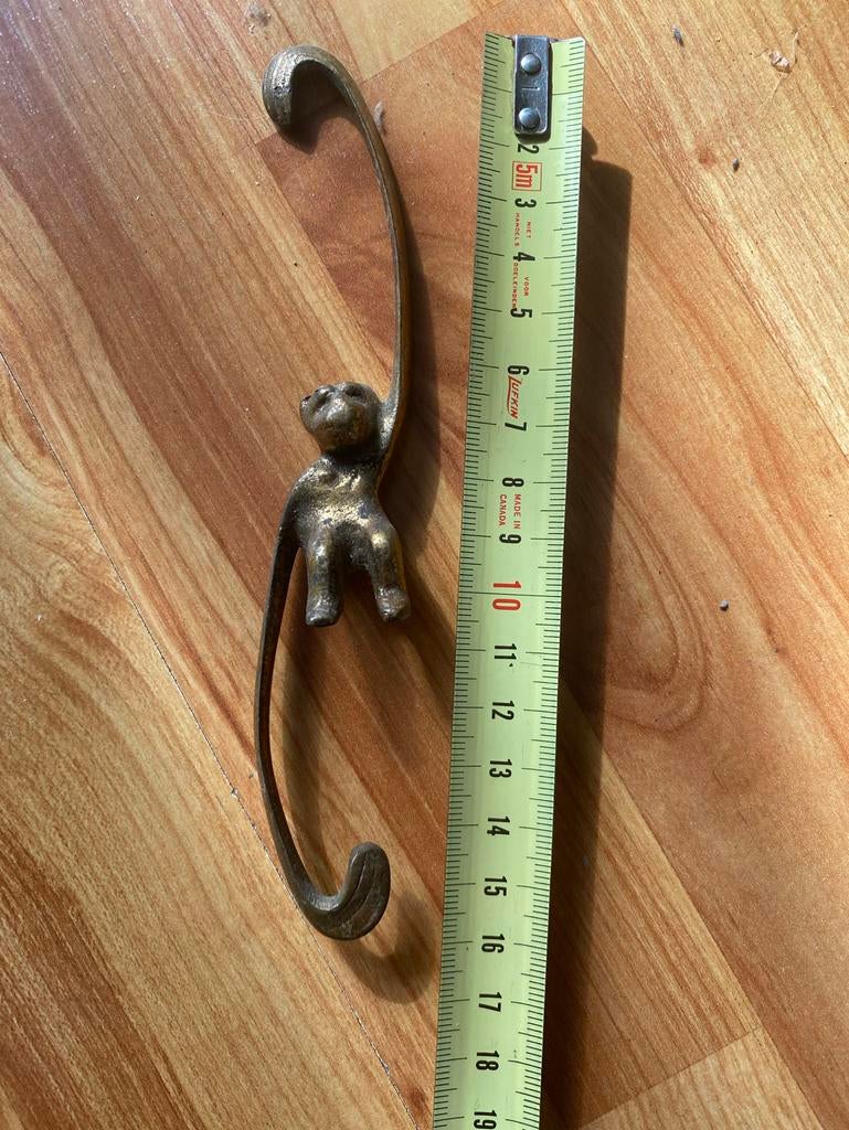 Bronzen figuur van een aapje - Decoratief en uniek, Antiek en Kunst, Minder dan 20 cm, Ophalen of Verzenden, Beeld, Bruin