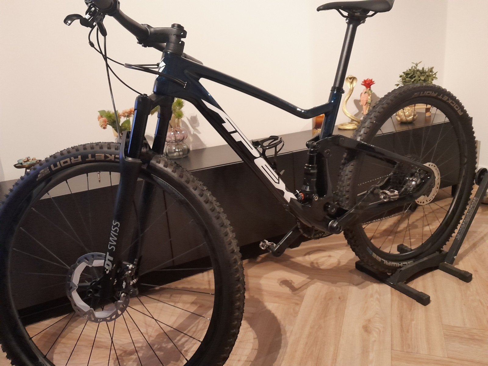 fully apex carbon frame en wielen  keer of 10 op gefiet, Fietsen en Brommers, Fietsen | Mountainbikes en ATB, Fully, Ophalen, Zo goed als nieuw