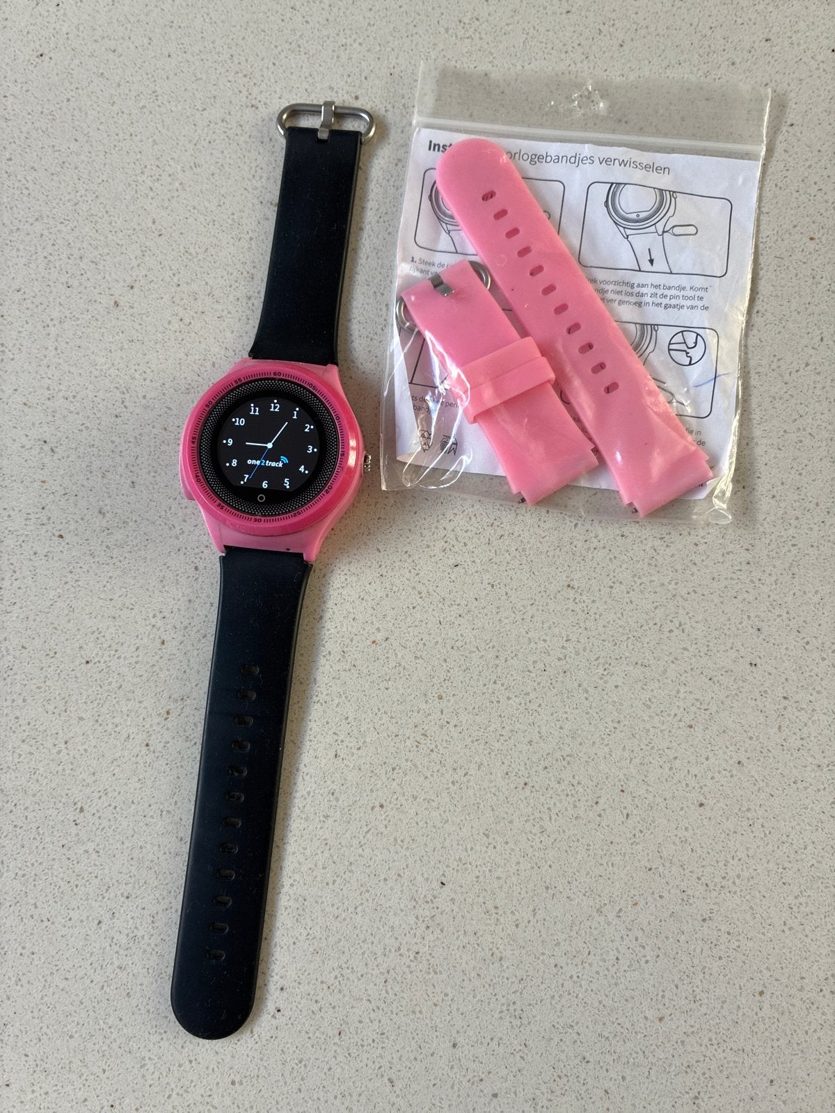 One2track move met extra bandje en oplader, Ophalen of Verzenden, Zo goed als nieuw, Roze, GPS