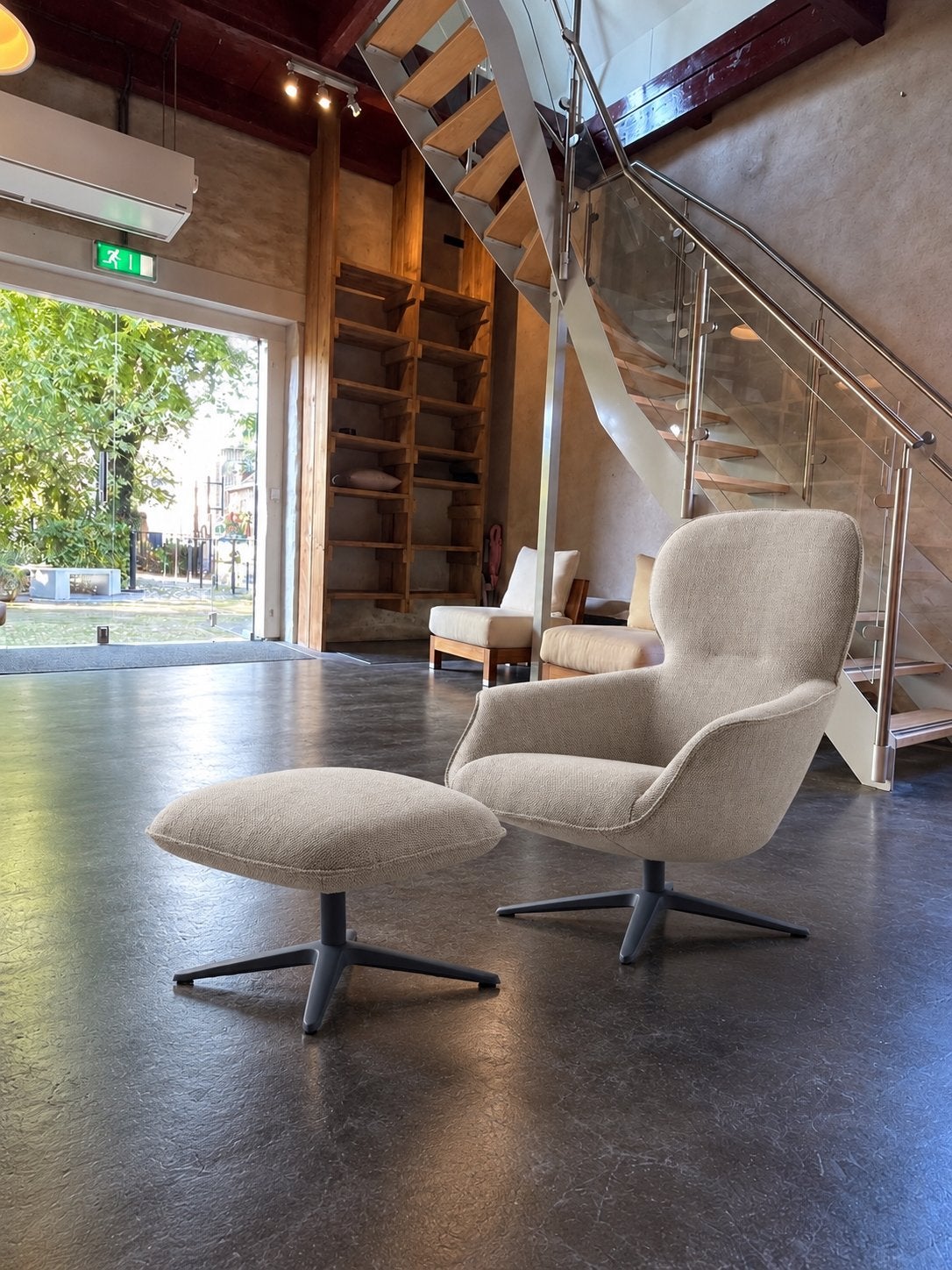 Pode Flare draaifauteuil met hocker NIEUW