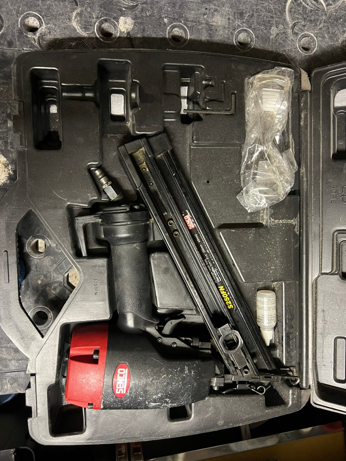 Senco S250FN Afwerk Tacker / Brad Nailer 15GA, Ophalen, Zo goed als nieuw