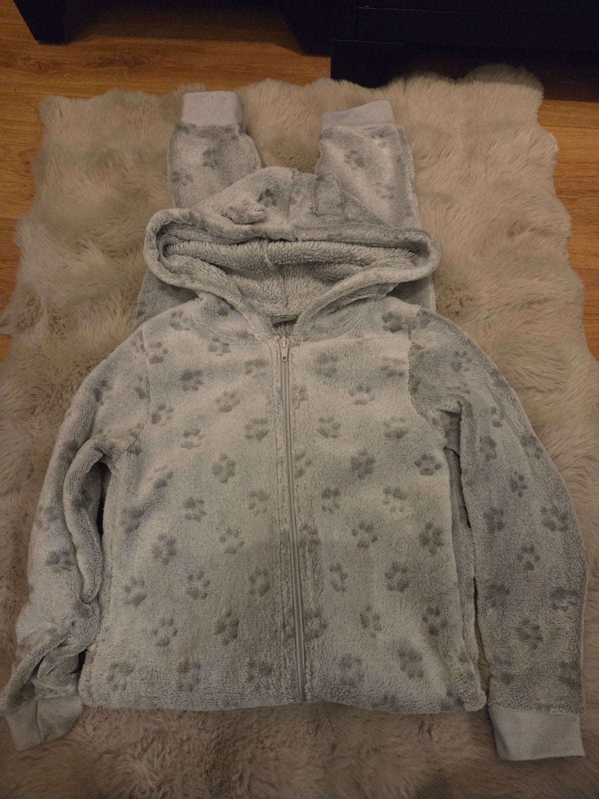 Zachte Onesie met Dierenpootjes - Maat 110/116, Ophalen of Verzenden, Zo goed als nieuw, Onbekend, Jongen of Meisje