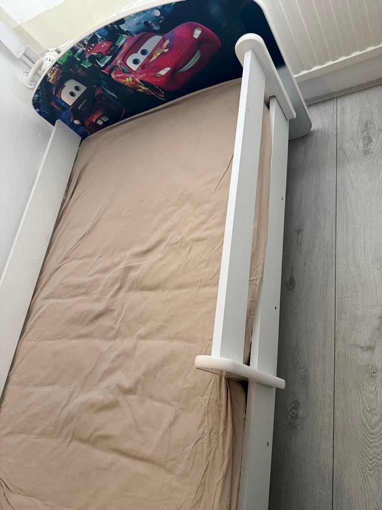 Kinderbed met Cars matras 90x160, Kinderen en Baby's, Kinderkamer | Bedden, 85 tot 100 cm, Gebruikt, Ophalen of Verzenden, Lattenbodem