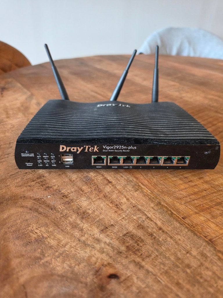 Draytek Vigor 2925n-plus, Computers en Software, Ophalen of Verzenden, Gebruikt, Router met modem, DrayTek
