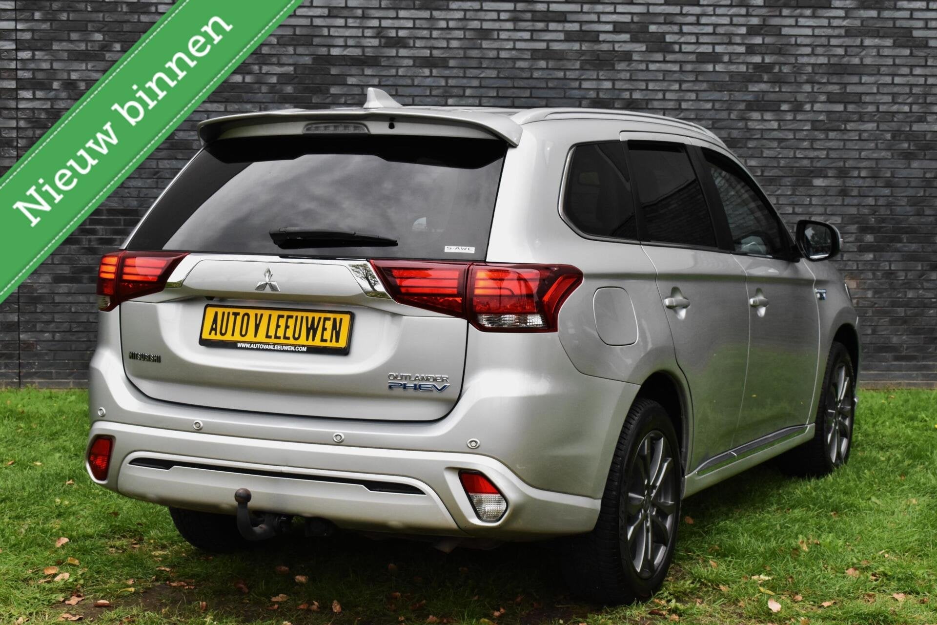 Mitsubishi Outlander 2.4 PHEV Plug in CAMERA/ANDROID CARPLAY, Automaat, Euro 6, 4 cilinders, Leder
