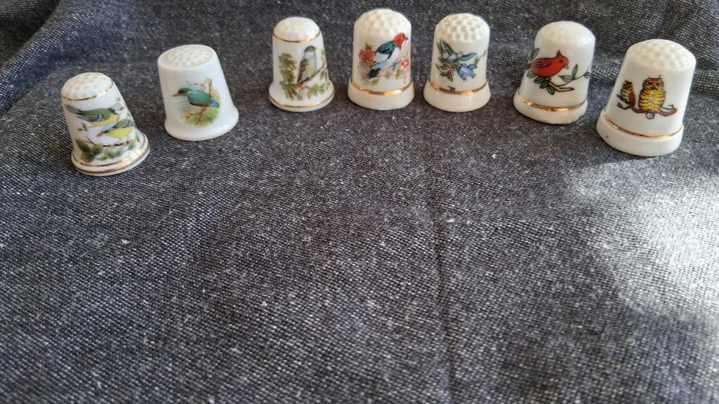 6 porseleinen vingerhoedjes met vogels, Verzamelen, Vingerhoedjes, Verzenden, Porselein, Nederland