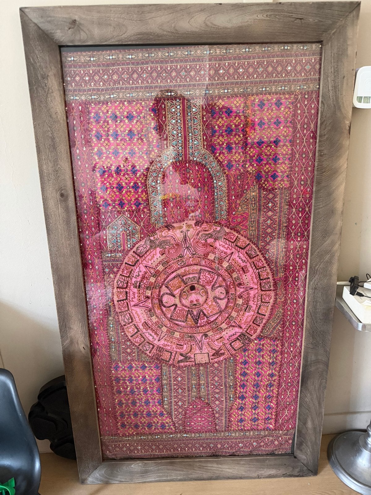 Nieuw Ingelijst Oosters Wandkleed met Azteekse Zonnekalender, Gebruikt, Oosters, Achter glas, Meerkleurig