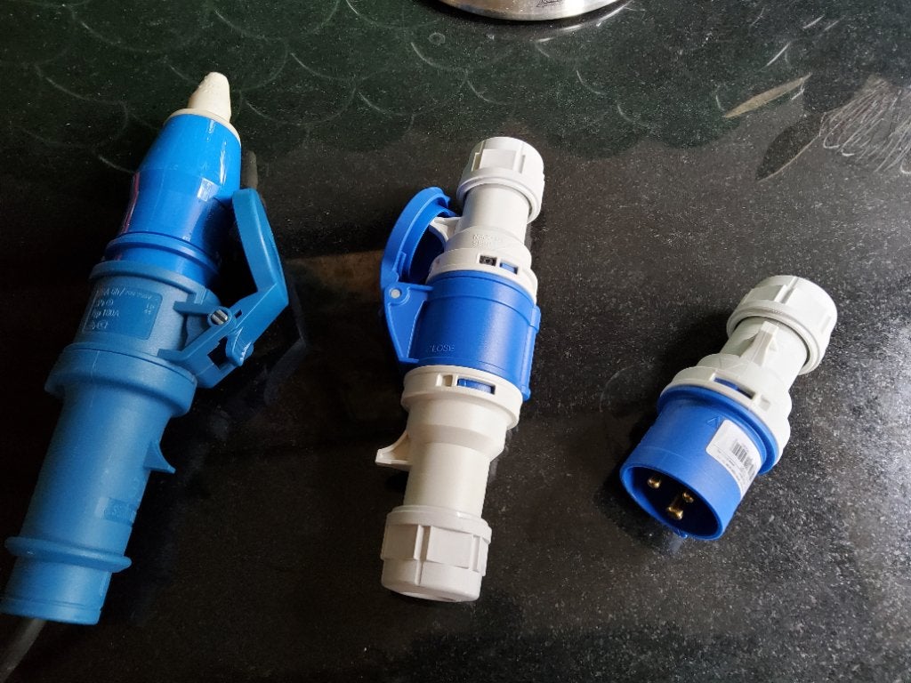 5 x CEE stekkers- en contra  voor stroomkabel op de camping, Ophalen of Verzenden, Zo goed als nieuw, Stekker