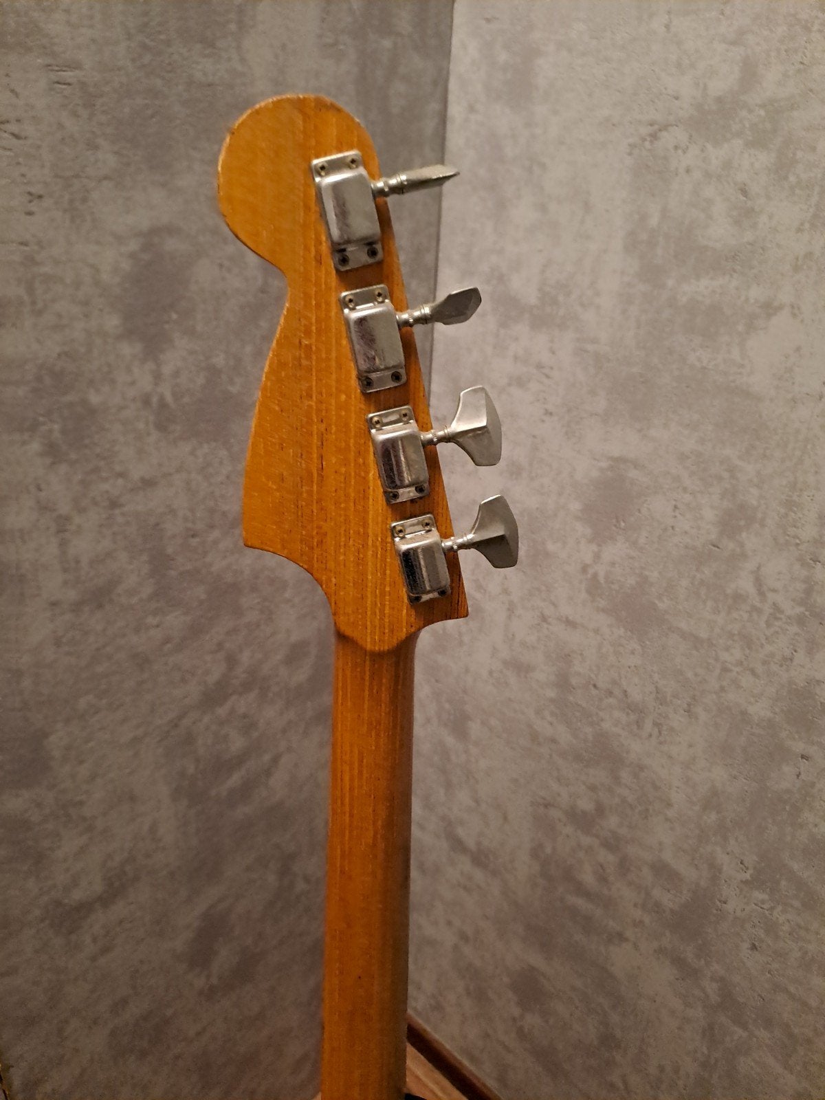 Te koop basgitaar uit de tachtiger jaren doe een goed bod, Ophalen of Verzenden, Gebruikt