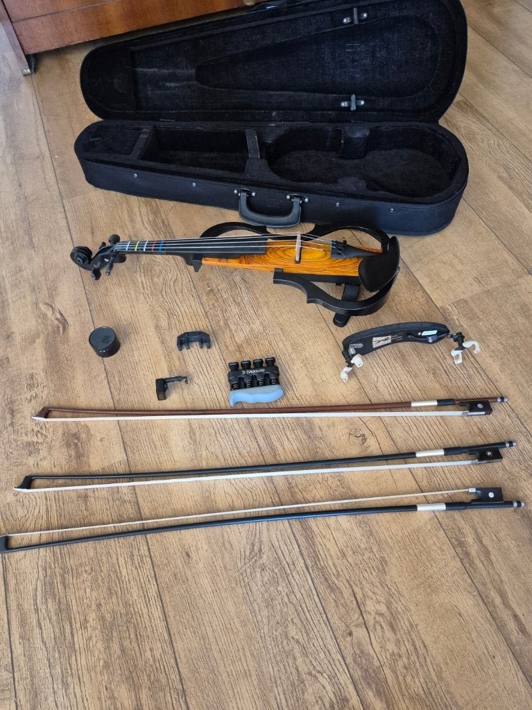 Harley Benton Electrische viool  met accessoires, Muziek en Instrumenten, Strijkinstrumenten | Violen en Altviolen, Gebruikt, Viool