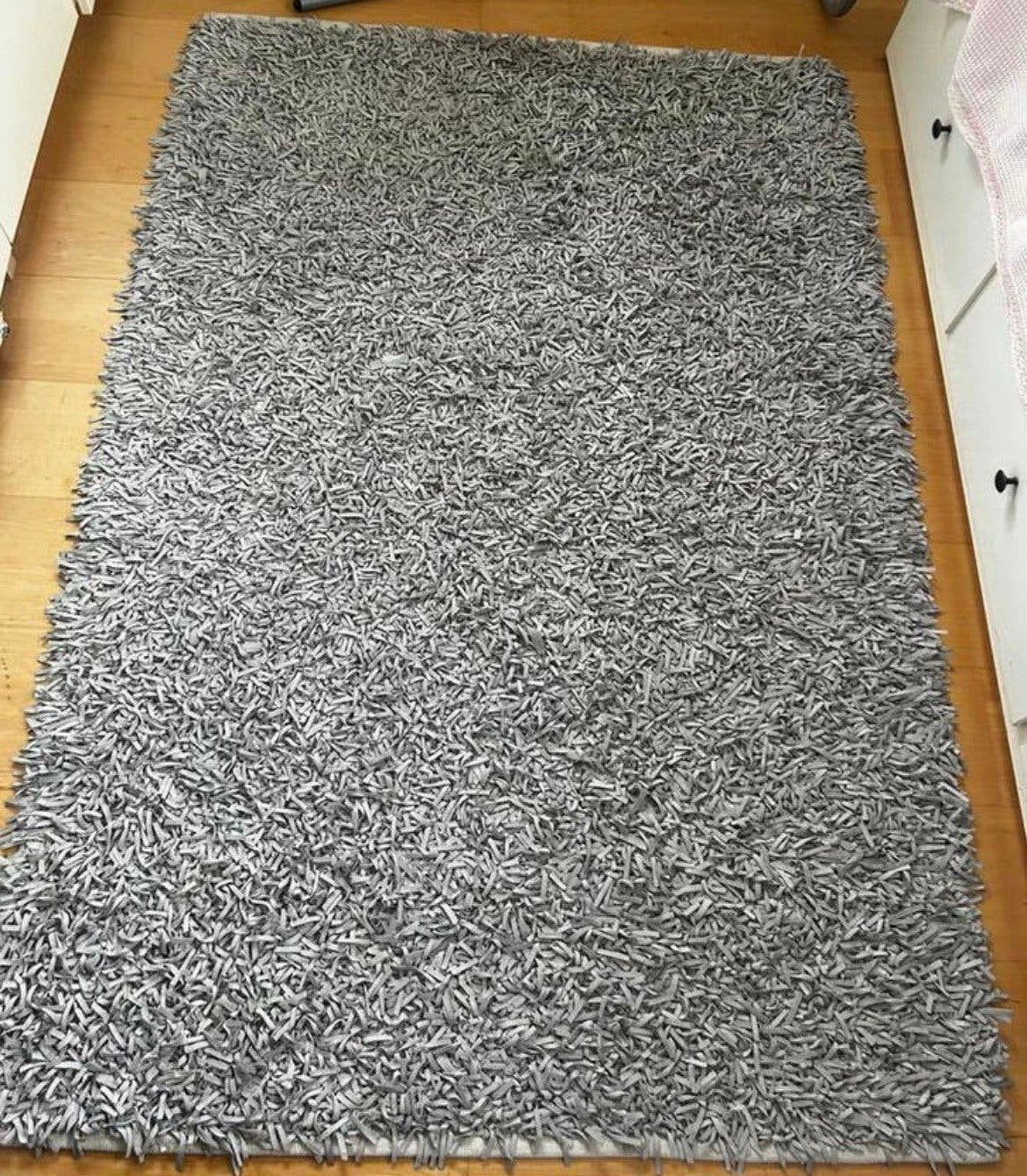 Grijs suede vloerkleed, 200 cm of meer, Ophalen of Verzenden, Zo goed als nieuw, Grijs