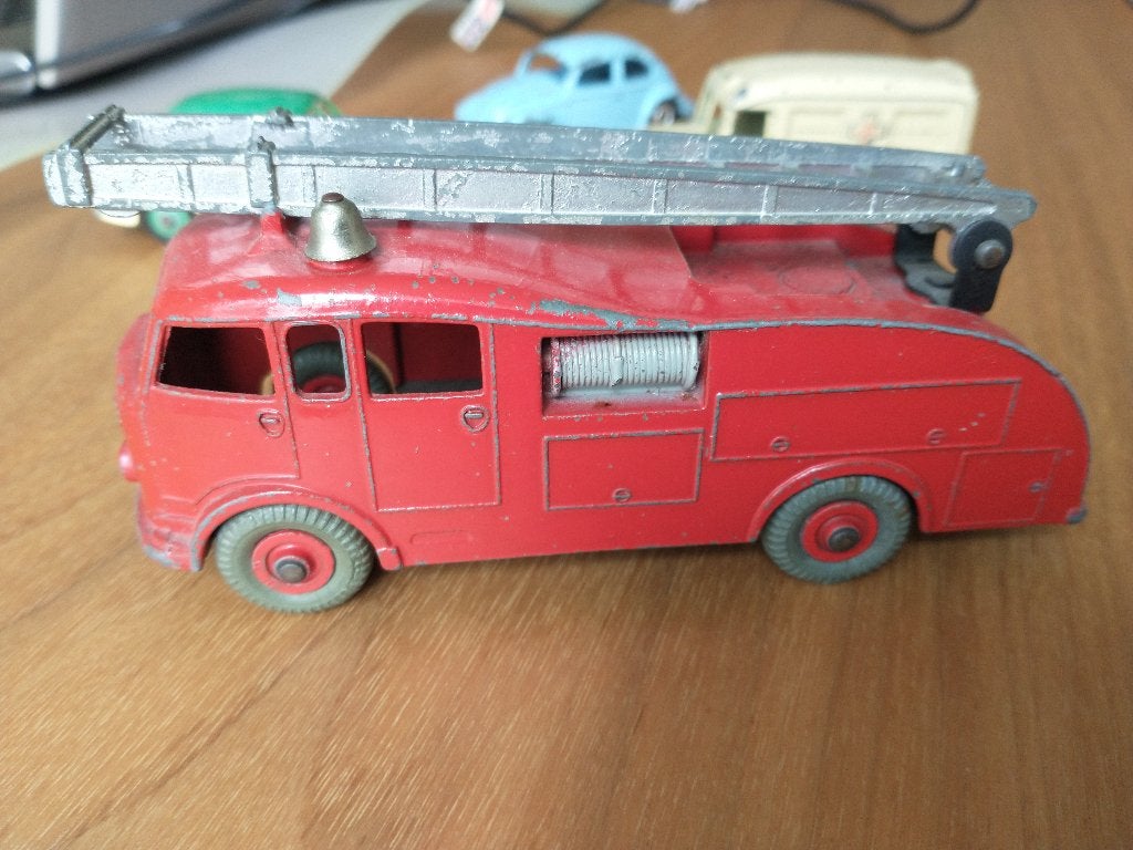 DINKY  TOYS  FIRE ENGINE NO 555  1952-1955, Ophalen of Verzenden, Gebruikt, Bus of Vrachtwagen, Dinky Toys