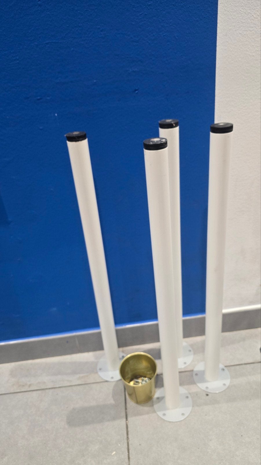 4x IKEA Poot Wit Inclusief Schroeven - Zo Goed als Nieuw, Ophalen of Verzenden, Zo goed als nieuw, Metaal, Tafelpoot