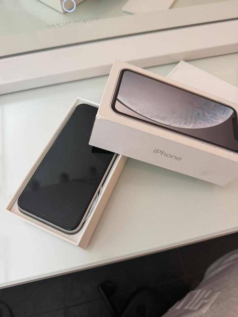 Apple iPhone XR + orginele doos + lader + adapter + oortjes, Telecommunicatie, Mobiele telefoons | Apple iPhone, Ophalen, 128 GB