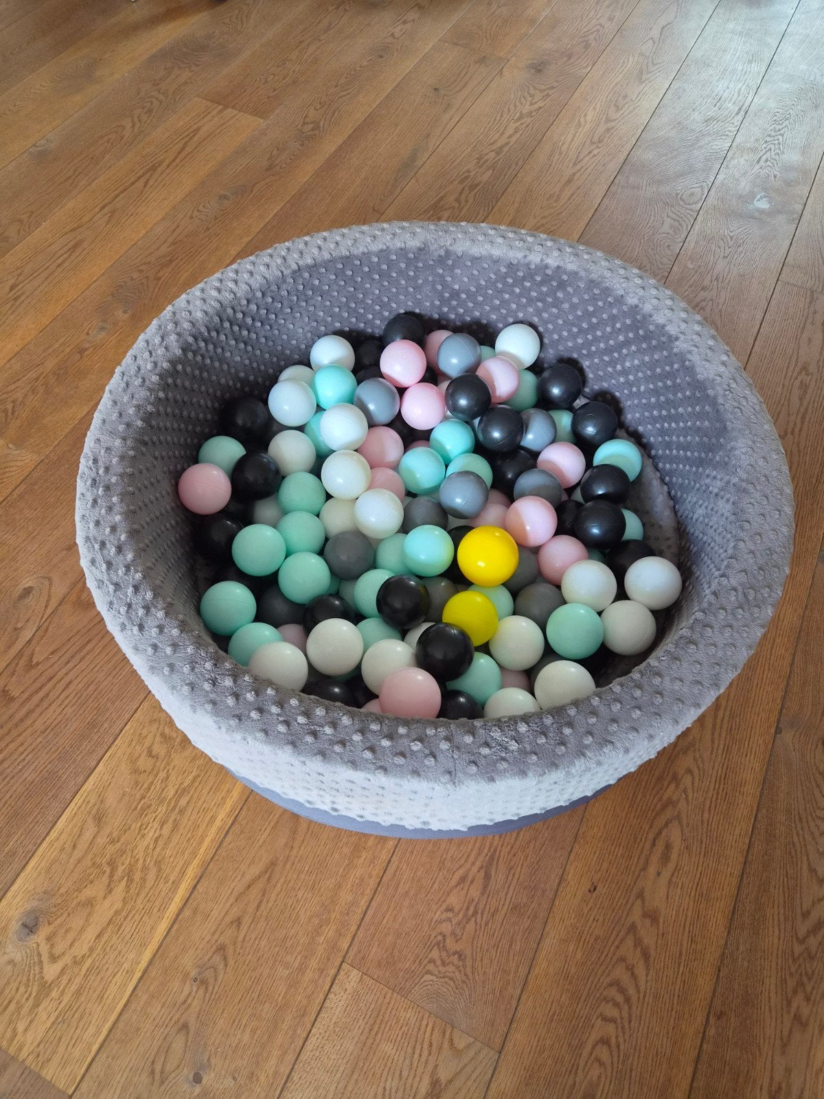 Zachte stoffen ballenbak met gekleurde ballen – Nette staat, Ophalen, Gebruikt, Babygym