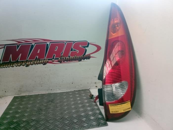 Achterlicht rechts van een Nissan Almera Tino, Auto-onderdelen, Gebruikt, -, -, Ophalen of Verzenden
