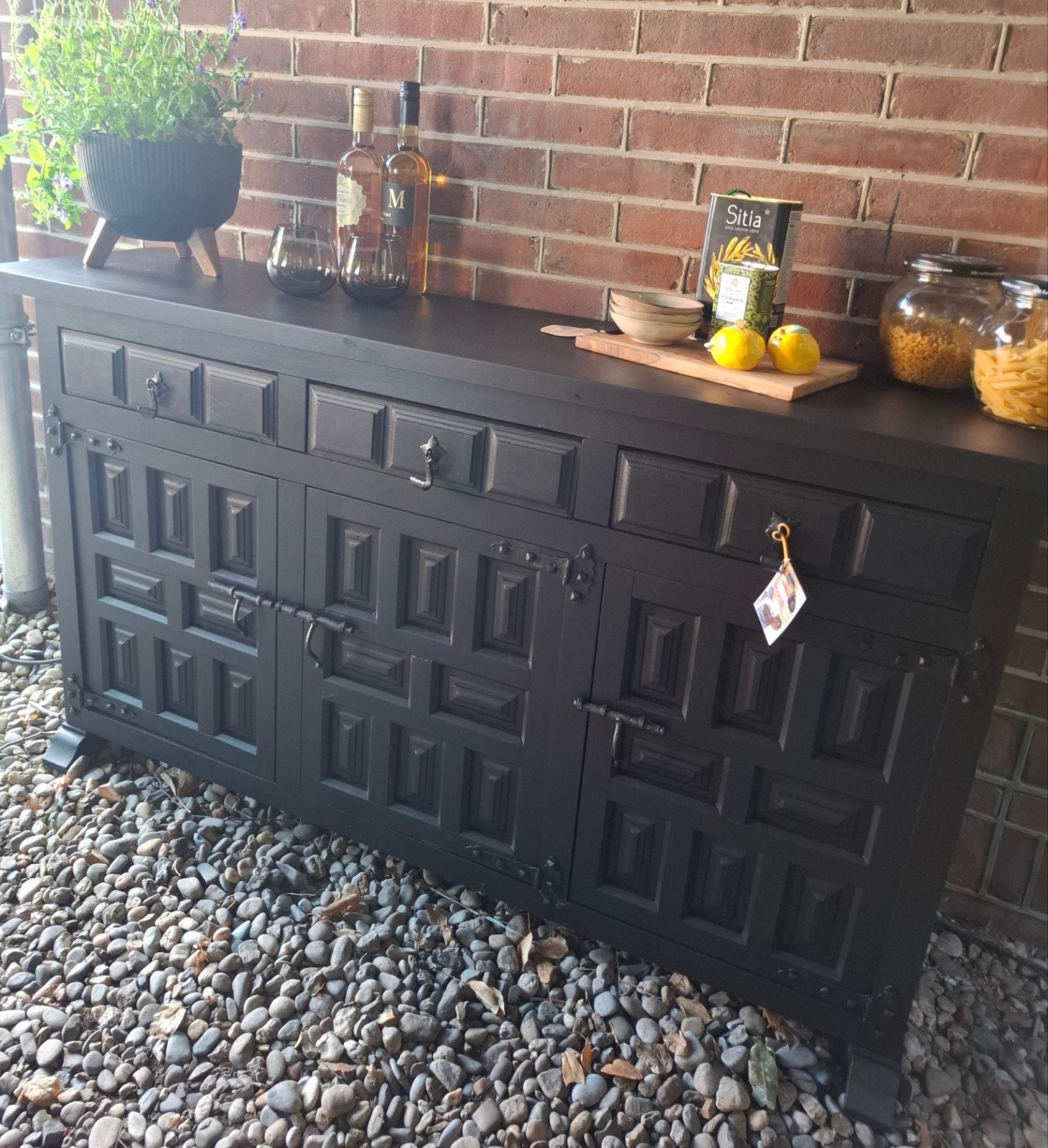 Mooi mat zwart origineel spaans dressoir, Ophalen of Verzenden, Zo goed als nieuw