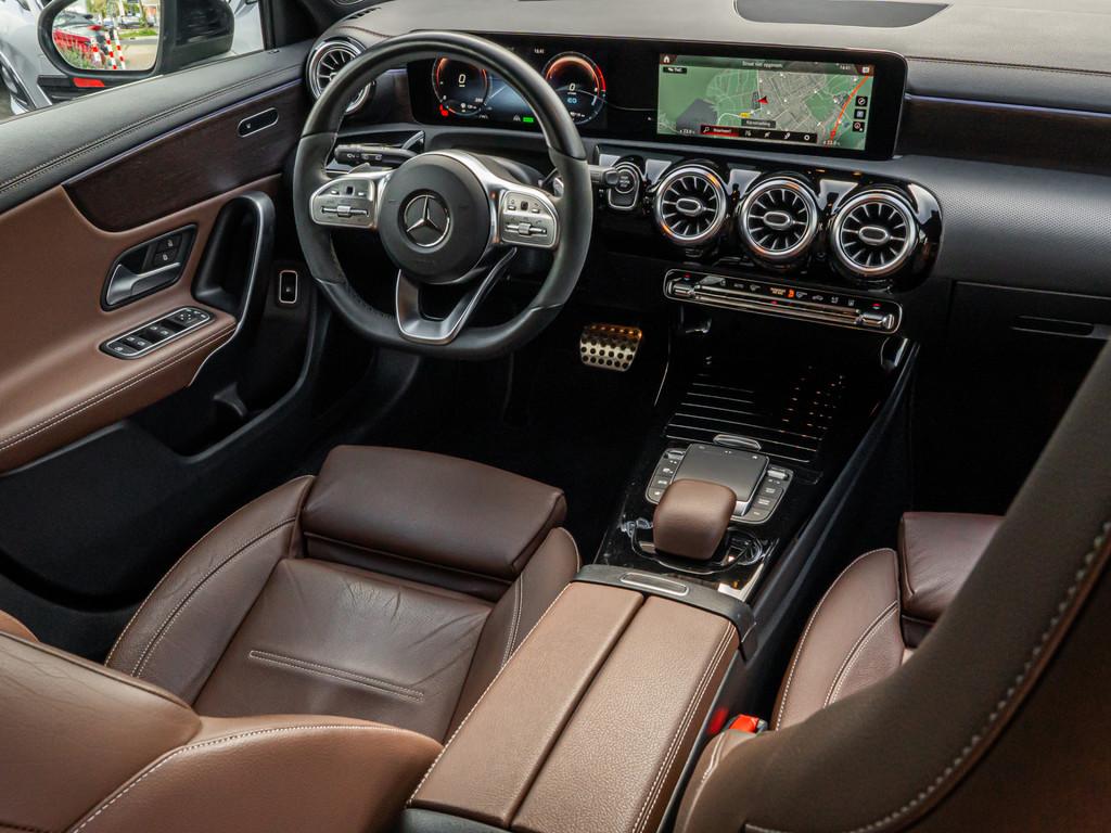 Mercedes-Benz A-Klasse 250e AMG BRUIN LEDER ELEK SPIEGELS 19, Gebruikt, Euro 6, 4 cilinders, 74 km