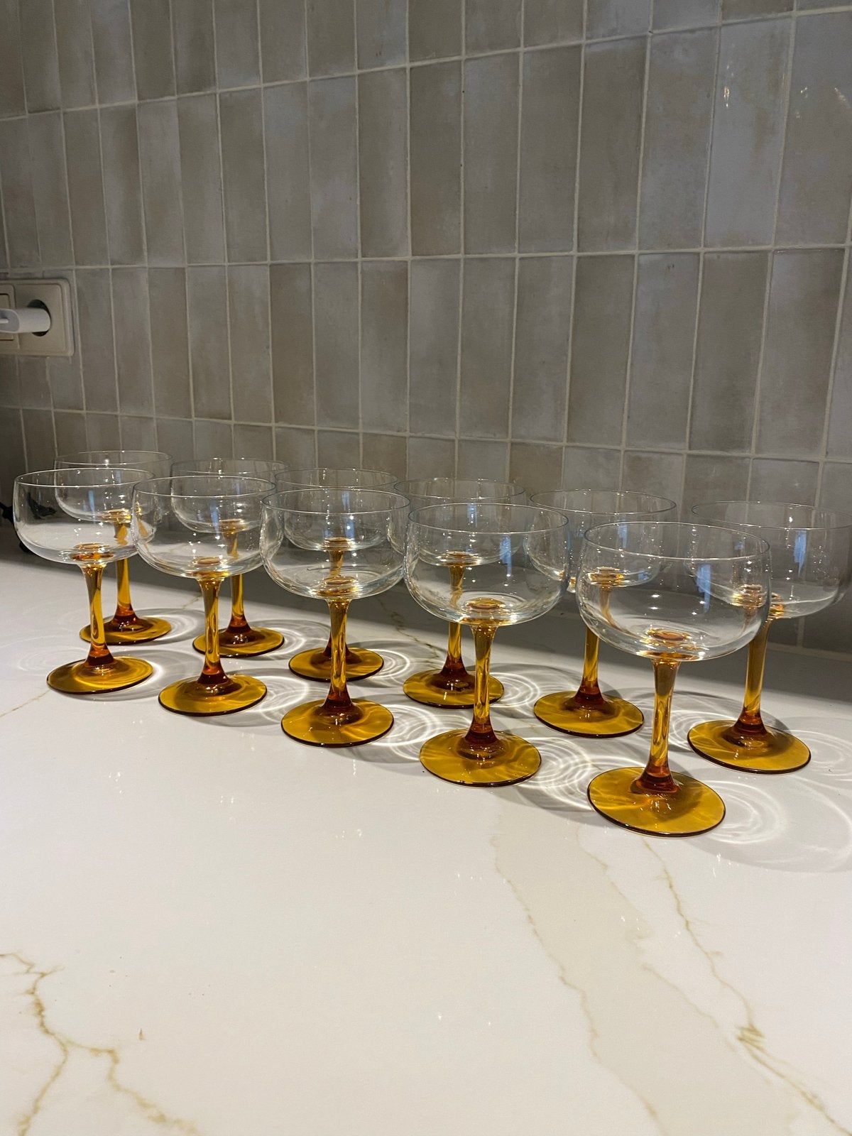 10 Art Nouveau amberkleurige Cocktailglazen uit de jaren 60!, Antiek en Kunst, Antiek | Glas en Kristal, Ophalen