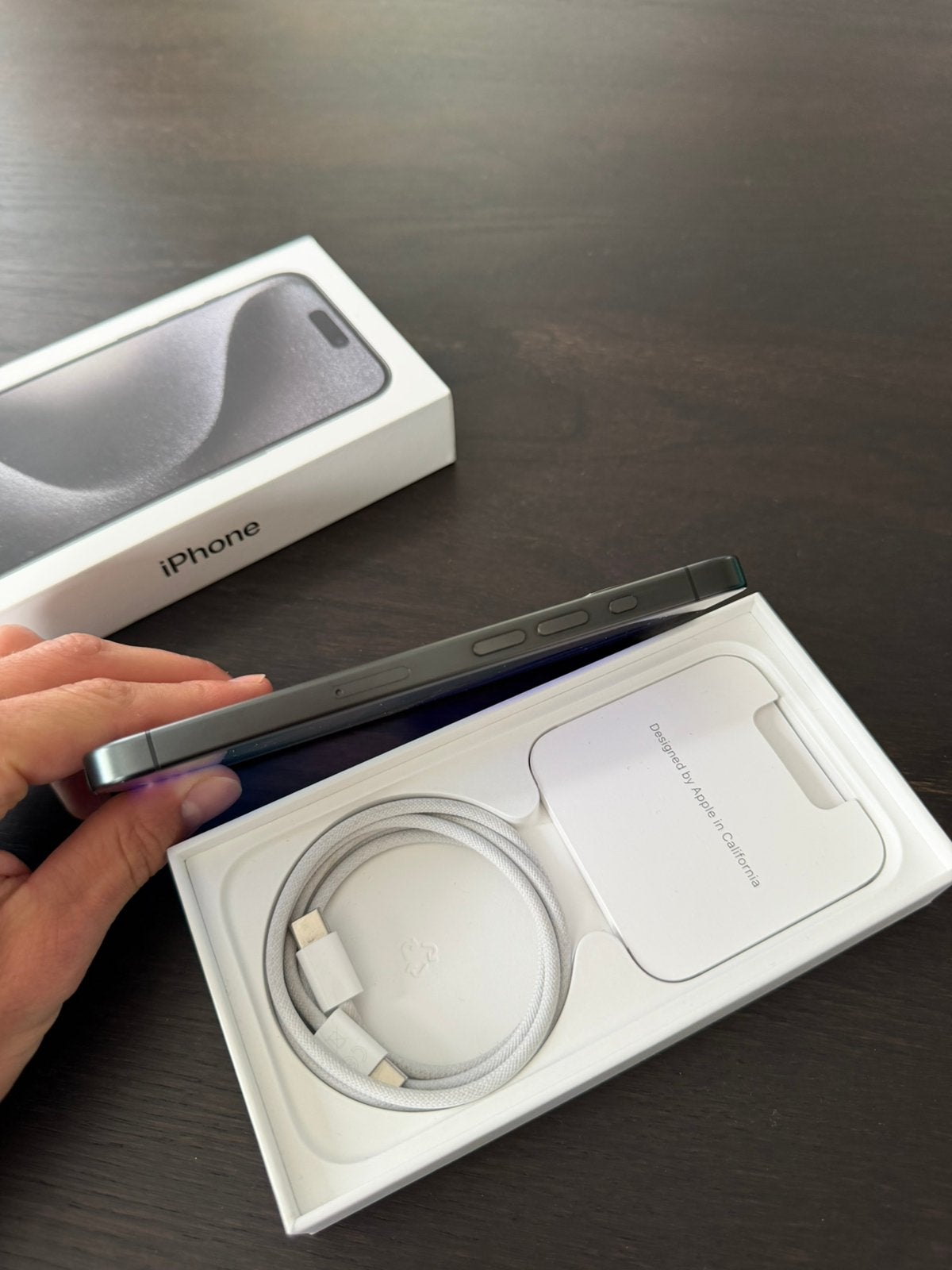 Foto 9 van Apple iPhone 15 Pro Black Titanium, 128GB +oplader en doosje