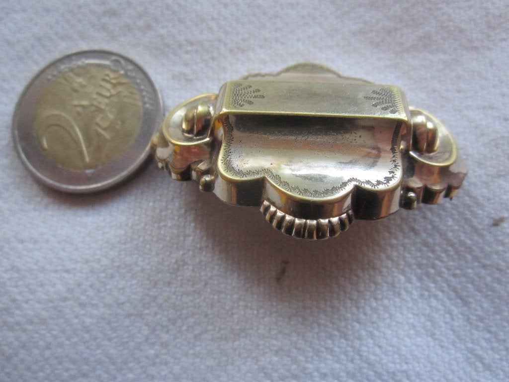 50.  Heel aparte oude broche, Engeland,, Ophalen, Overige materialen, Broche