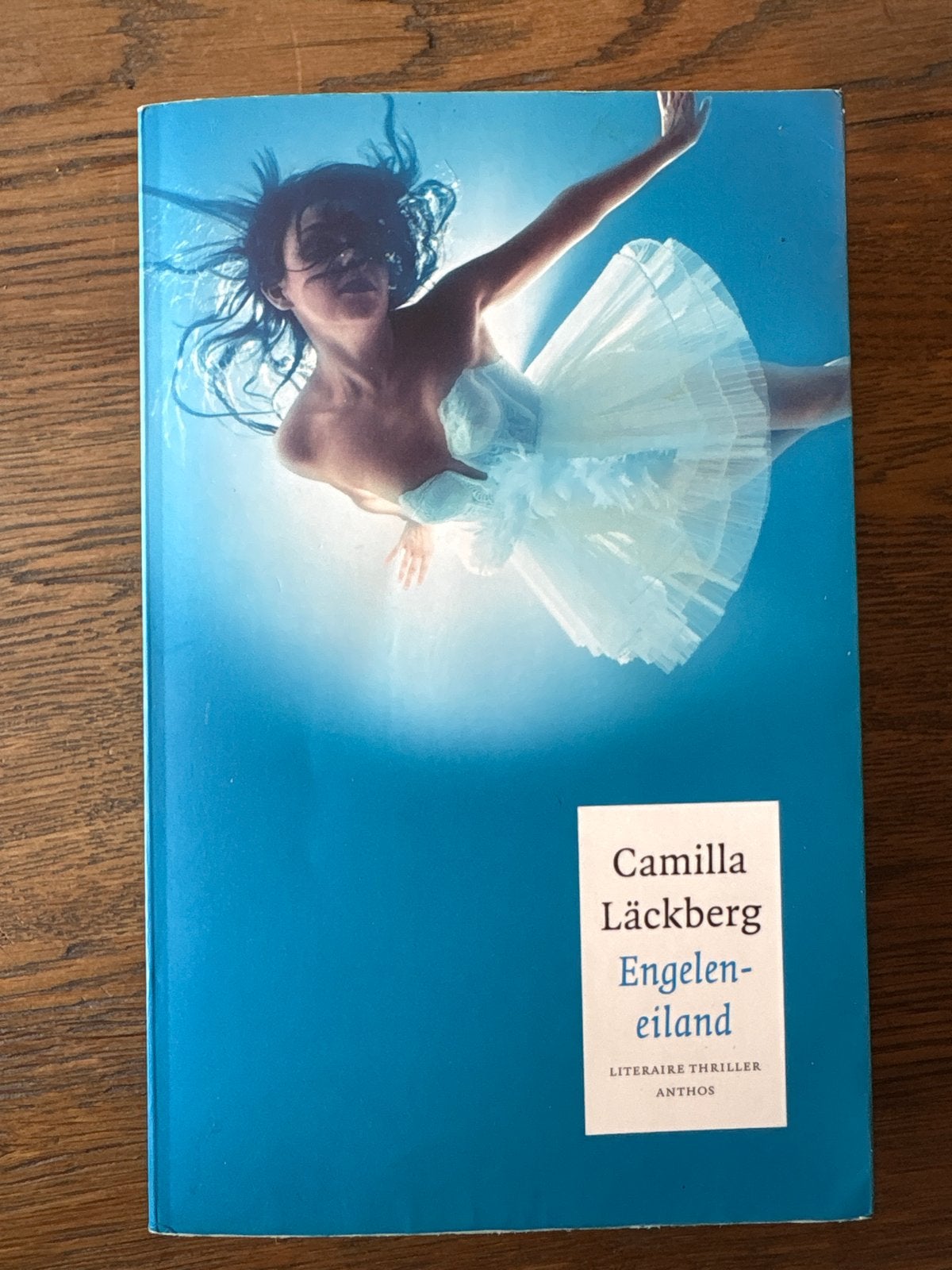 Camilla Läckberg - Engelen-eiland, Ophalen of Verzenden, Zo goed als nieuw, Scandinavië