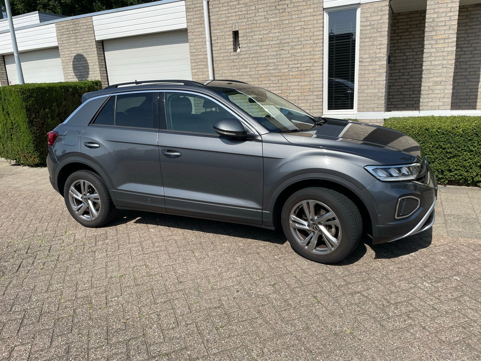 VW T-Roc 1.0 TSI 110pk 2022 overname private lease, Auto's, Volkswagen, Voorwielaandrijving, Stof, Origineel Nederlands, Metallic lak