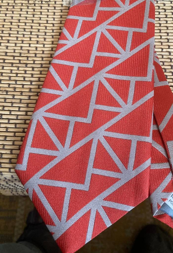 PTT Post stropdas - rood met grijs geometrisch patroon, Verzamelen, Ophalen of Verzenden, Nieuw, Gebruiksvoorwerp