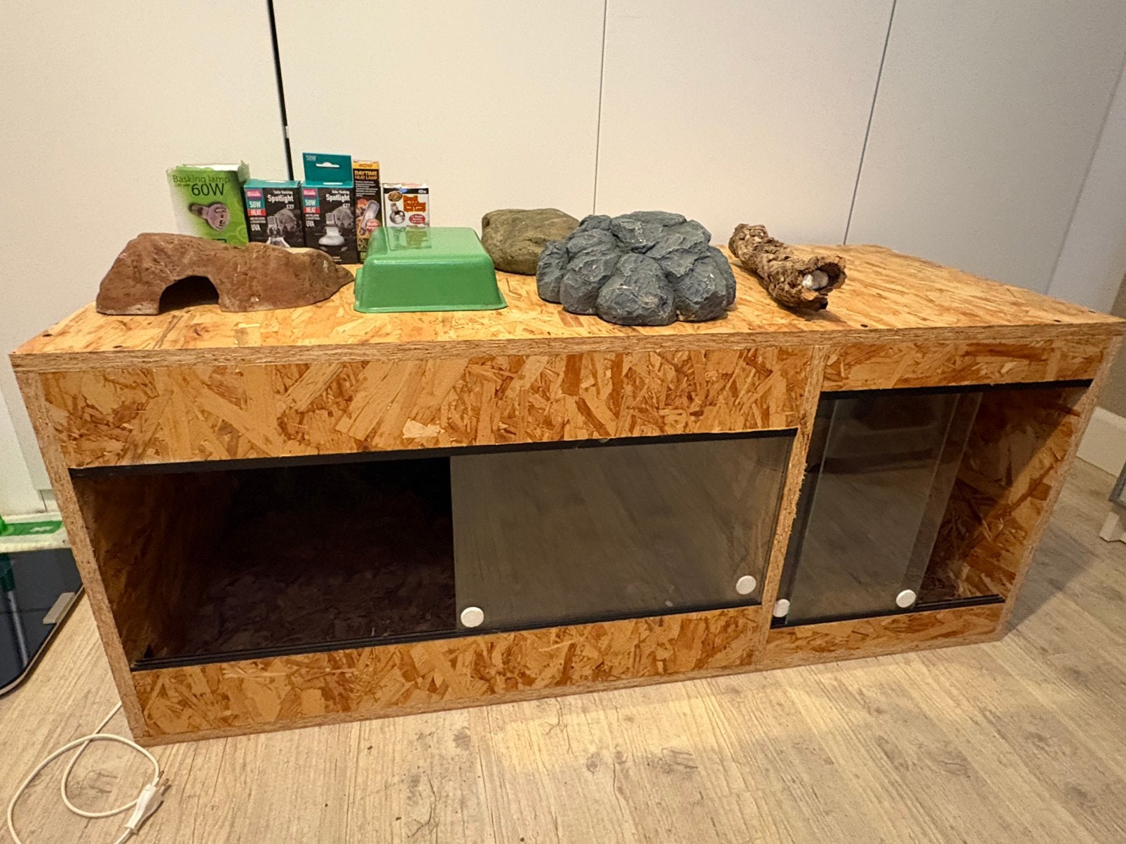 3 terrariums in OSB, broodstoof en toebehoren, Ophalen, Zo goed als nieuw