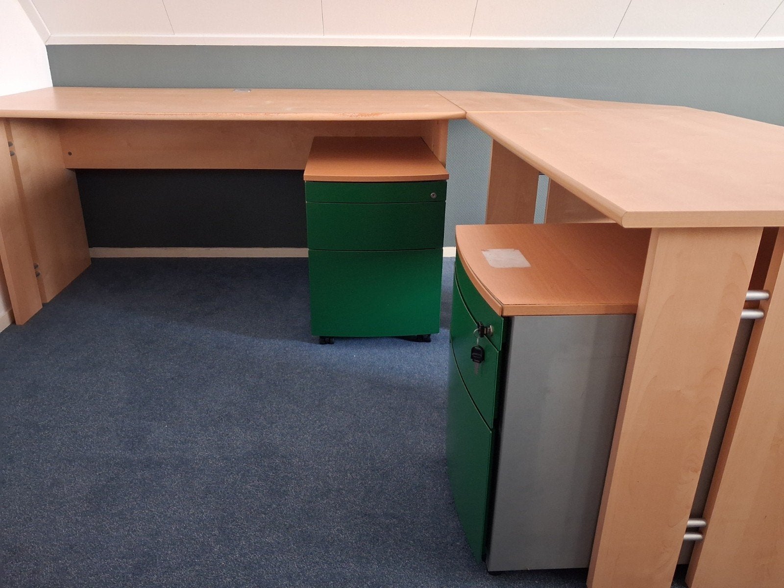 Hoekbureau met 2 ladeblokken., Huis en Inrichting, Bureaus, Ophalen, Met wielen, Gebruikt, Hoekbureau