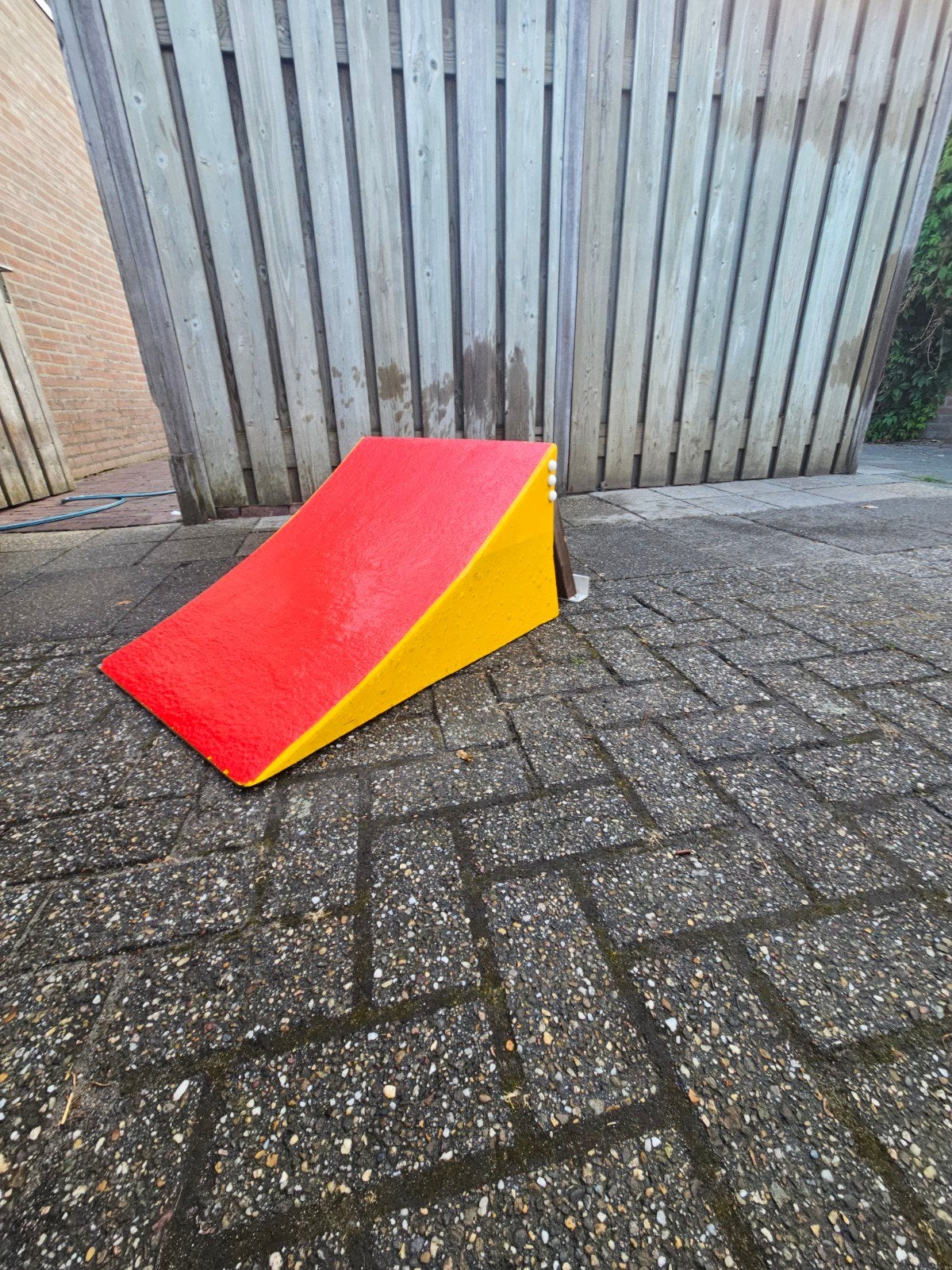 Stevige ramp voor fietsen en steps - H37xL86xB60 cm, Ophalen, Gebruikt