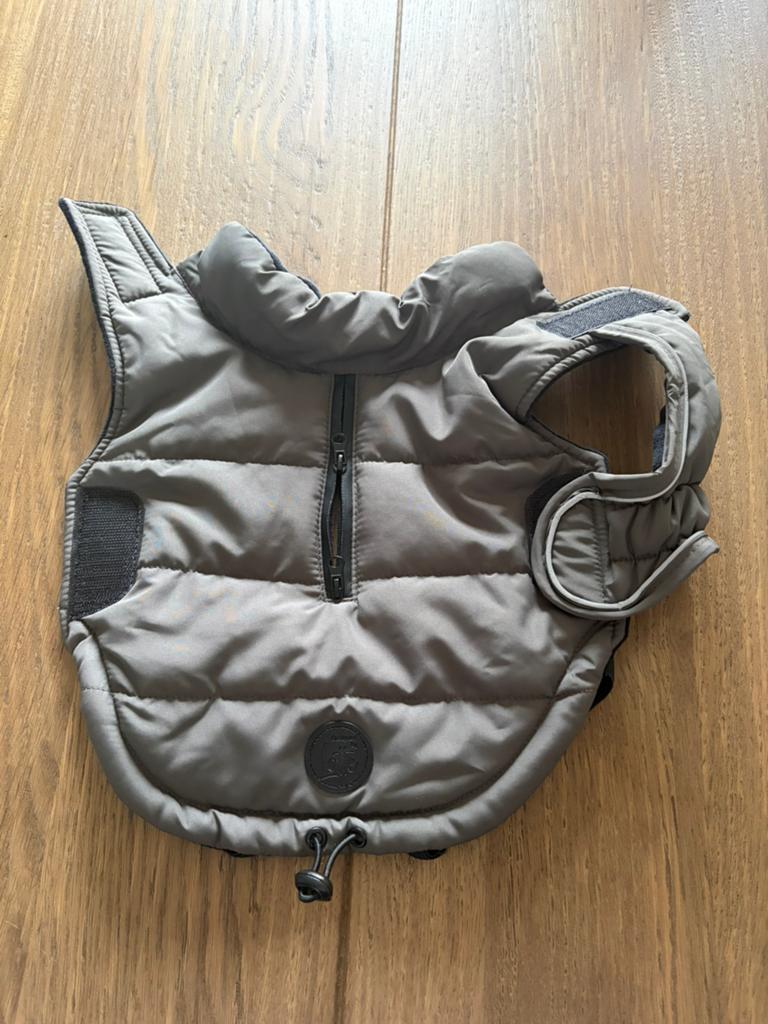 Regenjasje hond Designed by Lotte 24 cm grijs, Dieren en Toebehoren, Ophalen of Verzenden, Nieuw, Hondenjas