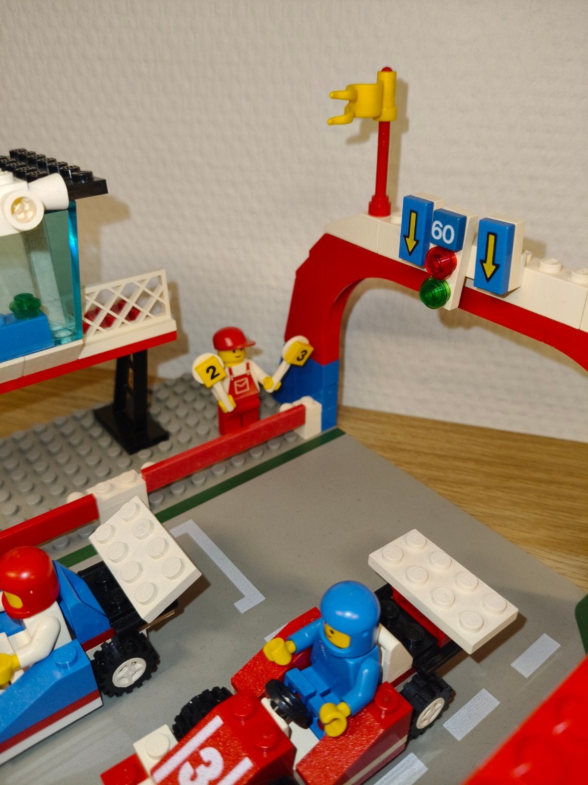 LEGO Legoland 6381 Racebaan met 2 raceauto's en figuren, Gebruikt, Lego, Ophalen of Verzenden, Complete set
