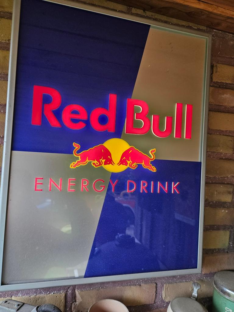 Red Bull Reclamebord met Verlichting - Mancave Item, Ophalen of Verzenden, Gebruikt, Lichtbak of (neon) lamp