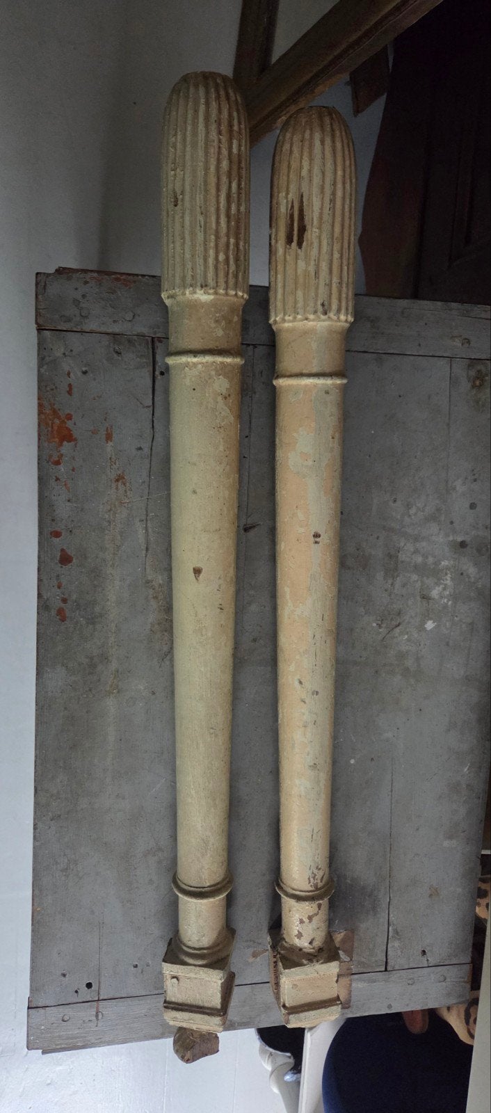 2 antieke Brocante Franse houten pilaren met originele verf, Ophalen of Verzenden