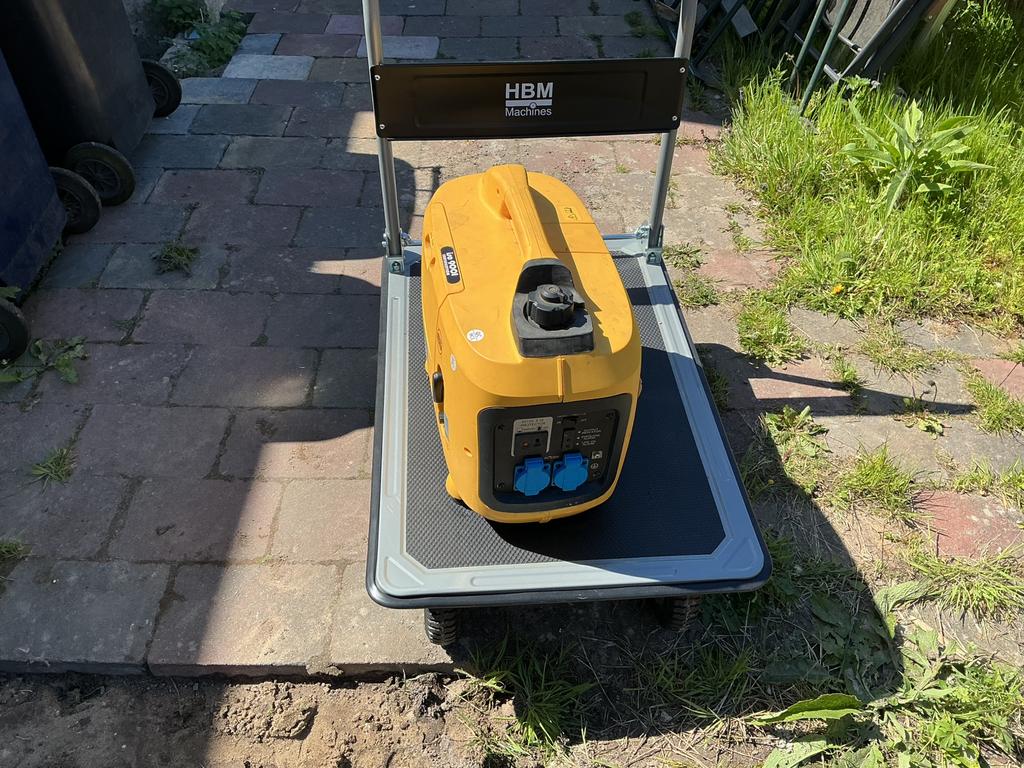 Tk load up 2000 watt aggregaat zie foto,s werkt prima ., Ophalen, Benzine, Zo goed als nieuw, Geluidgedempt