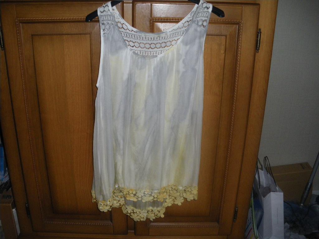 leuk zomer topje afgezet met geel kanten randje 38 passport, Kleding | Dames, Tops, Maat 38/40 (M), Overige kleuren, Ophalen of Verzenden