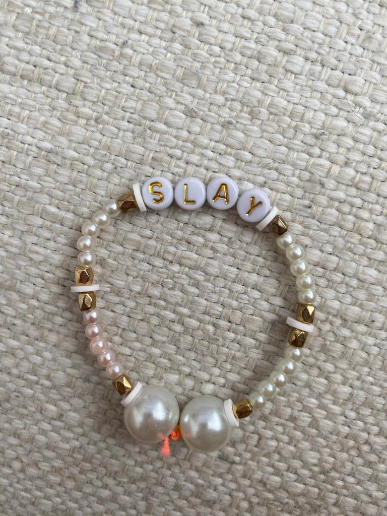 Armband met 'Slay' kralen en parels, Verzenden, Nieuw, Wit, Overige materialen