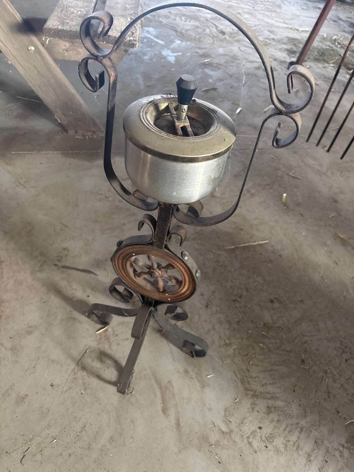 Vintage staande asbak van smeedijzer, Ophalen, Gebruikt, Asbak