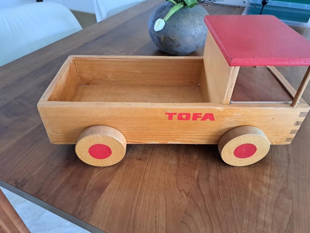 Houten vrachtwagen., Ophalen